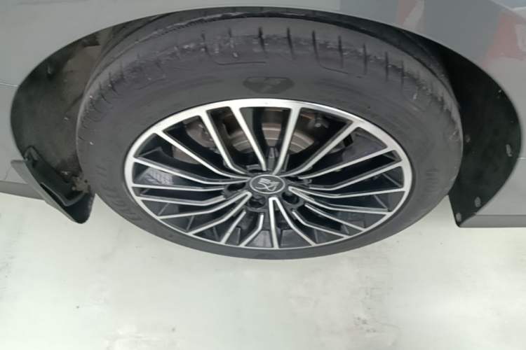 Used BYD Han 2023 DM-i Champion Edition 121KM Prestige Model Right Rear Wheel Hub