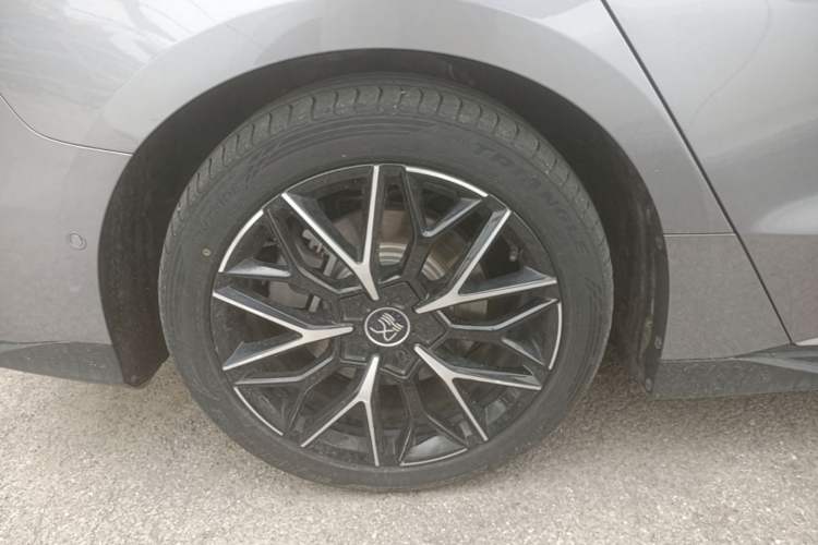 Used BYD Han 2023 EV Champion Edition 610KM All-Wheel-Drive Flagship Model Right Rear Wheel Hub