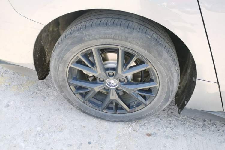 Used BYD Han 2023 DM-i Champion Edition 121KM Prestige Model Right Rear Wheel Hub
