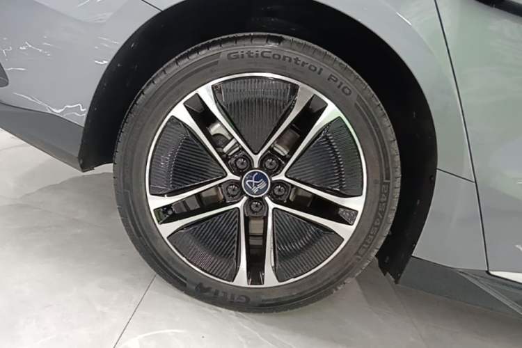 Used BYD Han 2023 EV Champion Edition 605KM Front-Drive Premium Model Right Rear Wheel Hub