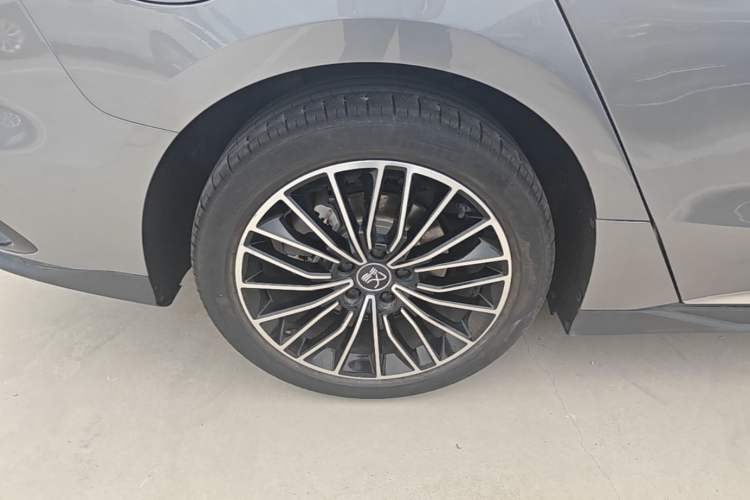 Used BYD Han 2023 DM-i Champion Edition 121KM Prestige Model Right Rear Wheel Hub