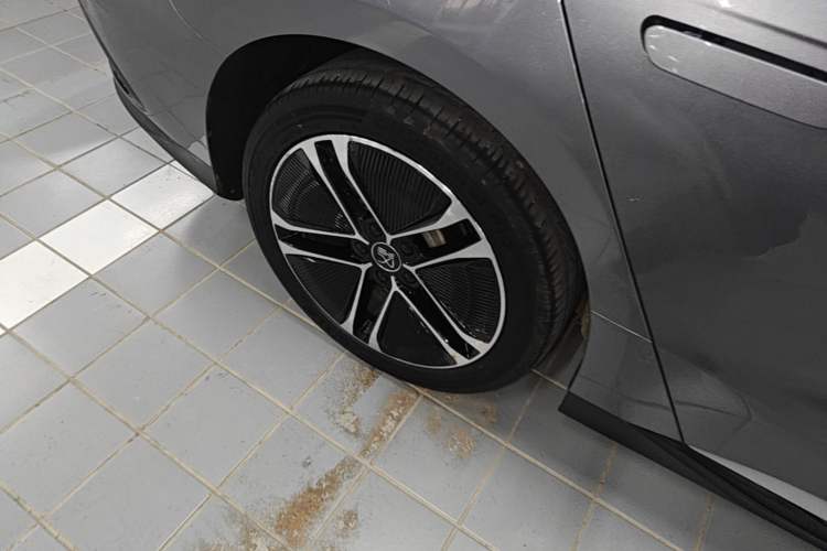 Used BYD Han 2023 EV Champion Edition 605KM Front-Drive Premium Model Right Rear Wheel Hub