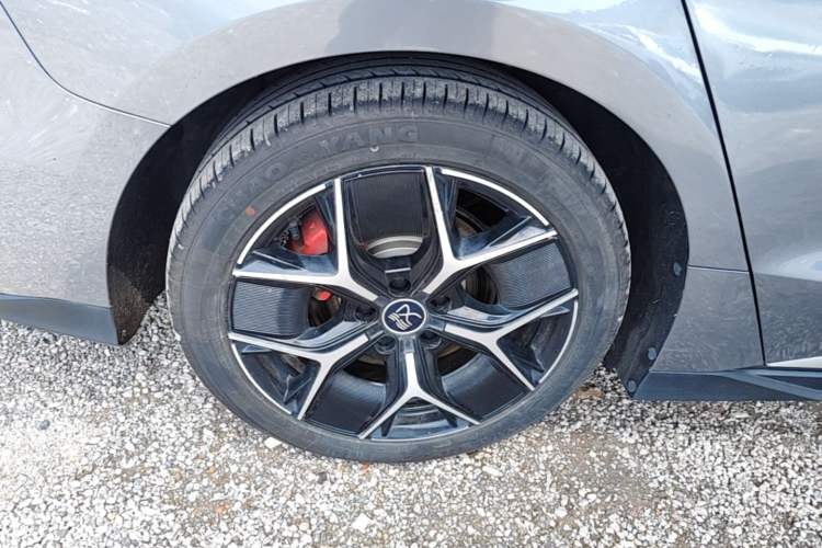 Used BYD Han 2023 DM-i Champion Edition 200KM Flagship Model Right Rear Wheel Hub