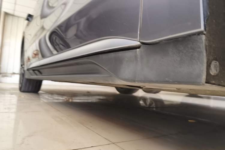 Used BYD Han 2023 EV Champion Edition 506KM Front-Wheel-Drive Premium Model Right Side Sill