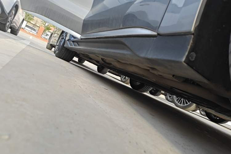 Used BYD Han 2023 DM-i Champion Edition 121KM Prestige Model Right Side Sill