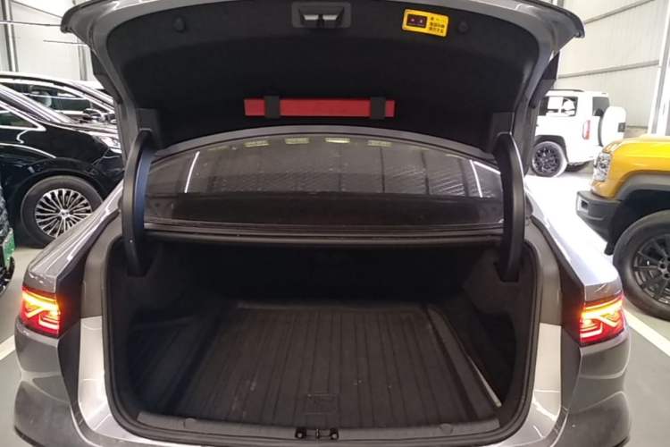 Used BYD Han 2023 EV Champion Edition 506KM Front-Wheel-Drive Premium Model Trunk