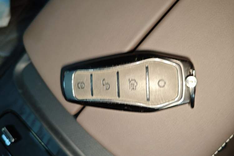 Used BYD Han 2023 DM-i Champion Edition 121KM Prestige Model Vehicle Key