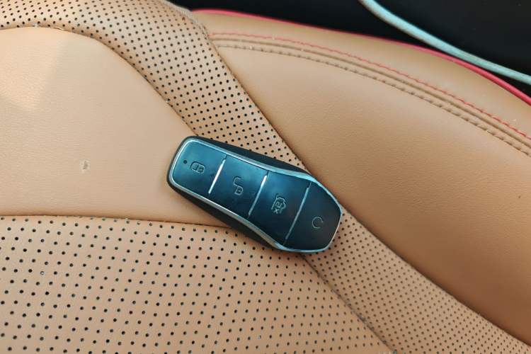 Used BYD Han 2023 DM-i Champion Edition 121KM Prestige Model Vehicle Key