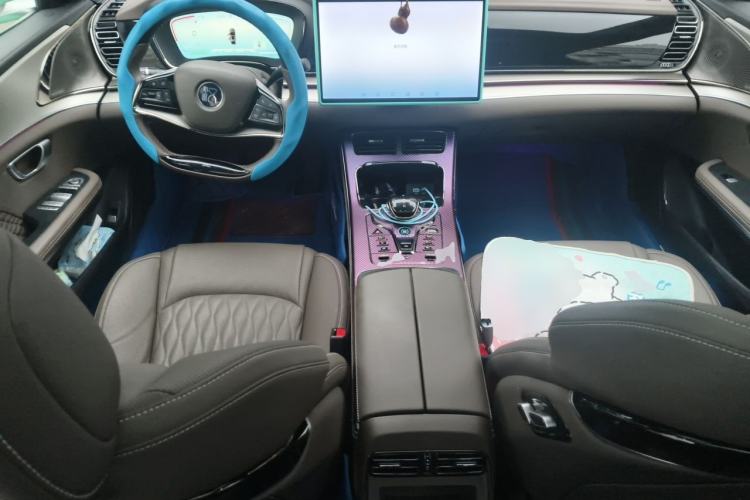 Used BYD Han 2023 EV Champion Edition 605KM Front-Drive Premium Model Center Console