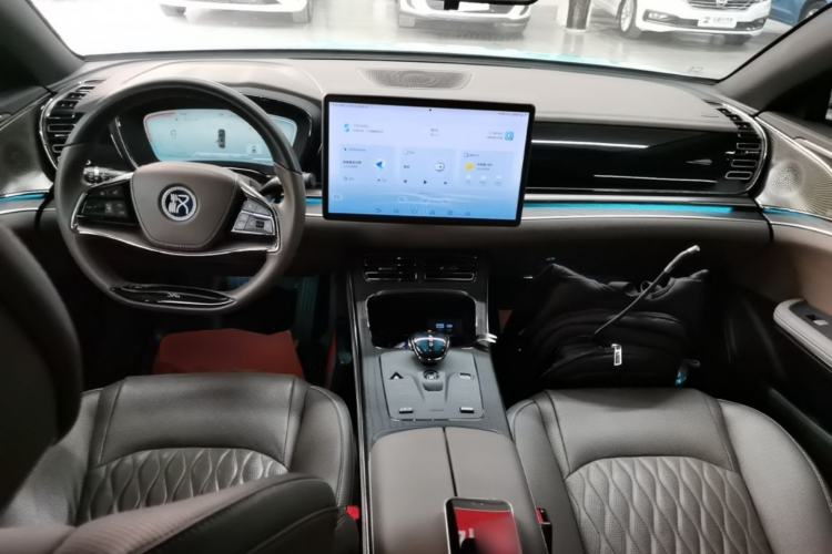 Used BYD Han 2023 DM-i Champion Edition 121KM Prestige Model Center Console
