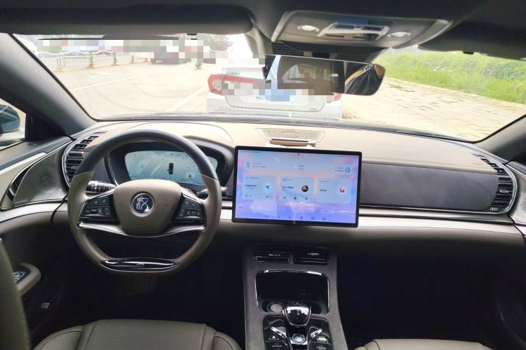 Used BYD Han 2023 DM-i Champion Edition 121KM Prestige Model Center Console