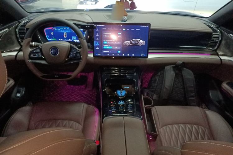 Used BYD Han 2023 EV Champion Edition 605KM Front-Drive Premium Model Center Console