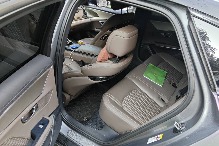 Used BYD Han 2023 EV Champion Edition 605KM Front-Drive Premium Model Interior 4