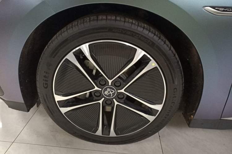 Used BYD Han 2023 EV Champion Edition 605KM Front-Drive Premium Model Left Front Wheel Hub