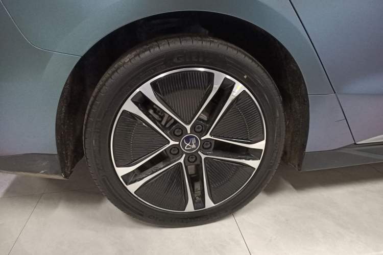 Used BYD Han 2023 EV Champion Edition 605KM Front-Drive Premium Model Right Rear Wheel Hub