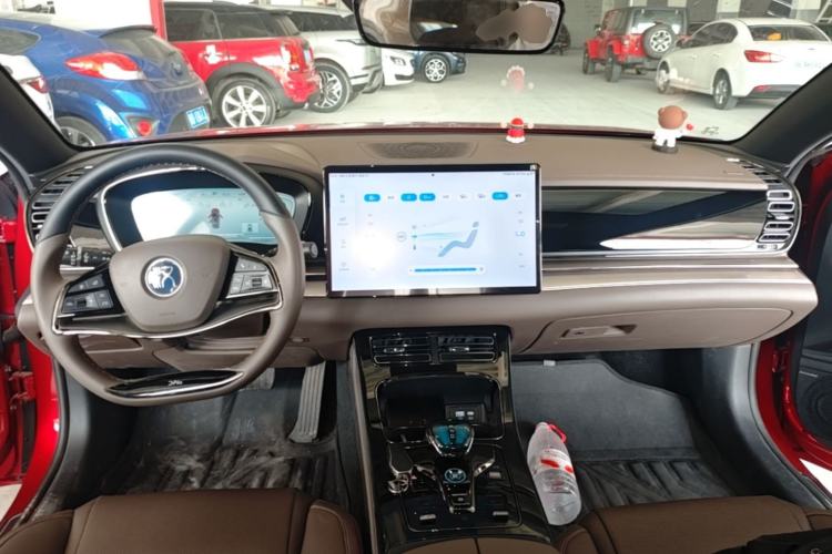 Used BYD Han 2023 DM-i Champion Edition 121KM Prestige Model Center Console