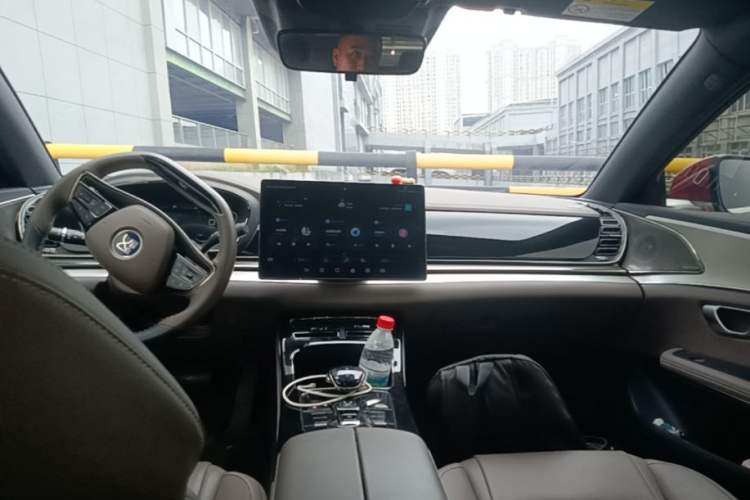 Used BYD Han 2023 EV Champion Edition 715KM Front-Drive Prestige Model Center Console