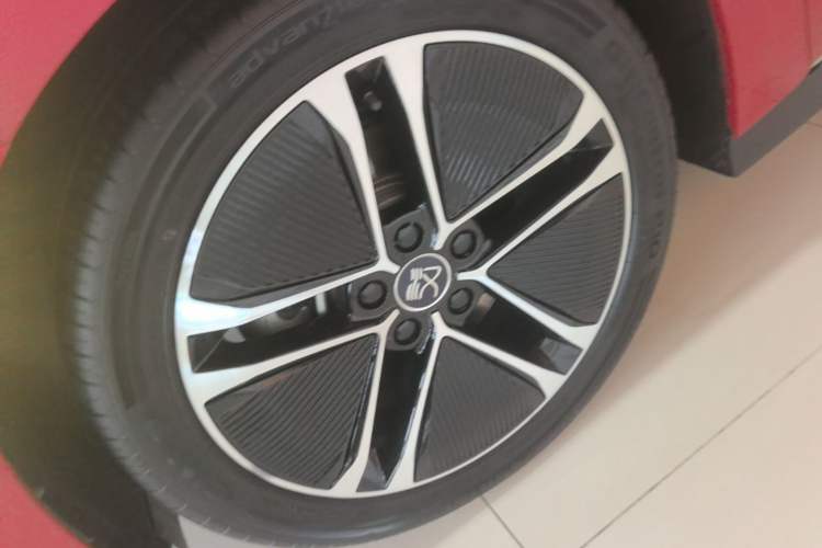 Used BYD Han 2023 EV Champion Edition 605KM Front-Drive Premium Model Left Front Wheel Hub