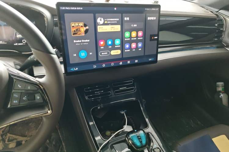 Used BYD Han 2023 EV Champion Edition 605KM Front-Drive Premium Model Audio And AC Panel