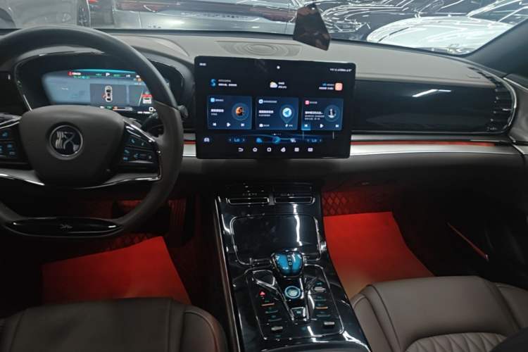 Used BYD Han 2023 DM-i Champion Edition 121KM Prestige Model Audio And AC Panel