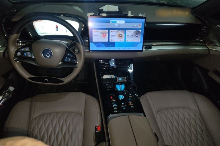 Used BYD Han 2023 DM-i Champion Edition 121KM Prestige Model Center Console