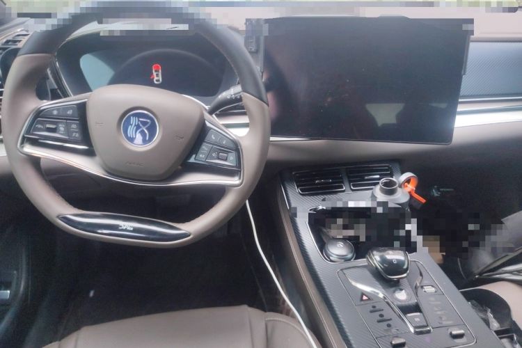 Used BYD Han 2023 EV Champion Edition 605KM Front-Drive Premium Model Center Console