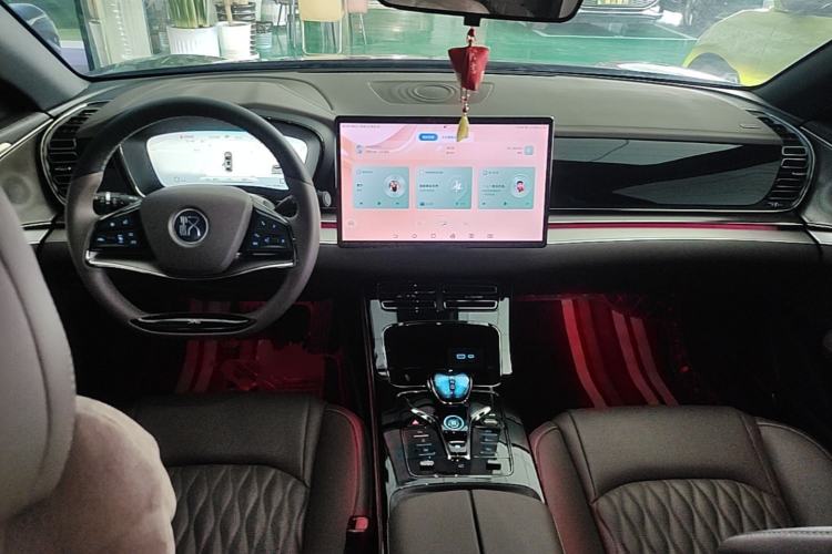 Used BYD Han 2023 EV Champion Edition 506KM Front-Wheel-Drive Premium Model Center Console