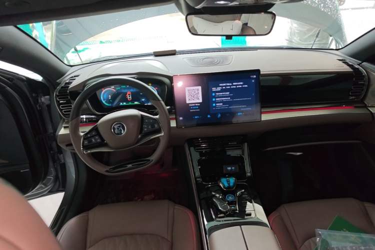 Used BYD Han 2023 EV Champion Edition 605KM Front-Drive Premium Model Center Console