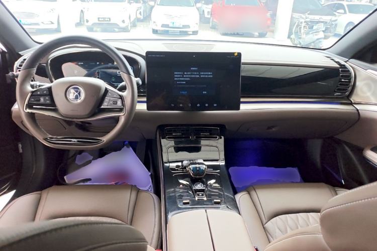 Used BYD Han 2023 EV Champion Edition 506KM Front-Wheel-Drive Premium Model Center Console