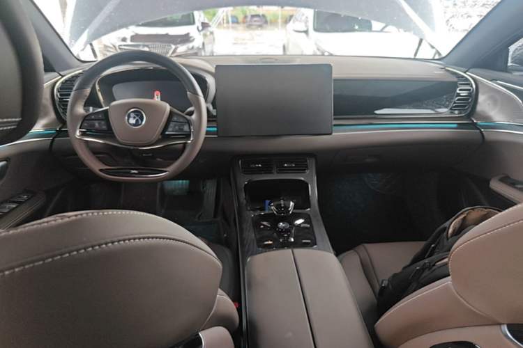Used BYD Han 2023 DM-i Champion Edition 121KM Prestige Model Center Console