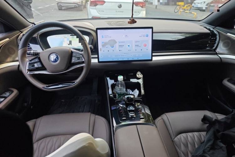 Used BYD Han 2023 EV Champion Edition 506KM Front-Wheel-Drive Premium Model Center Console