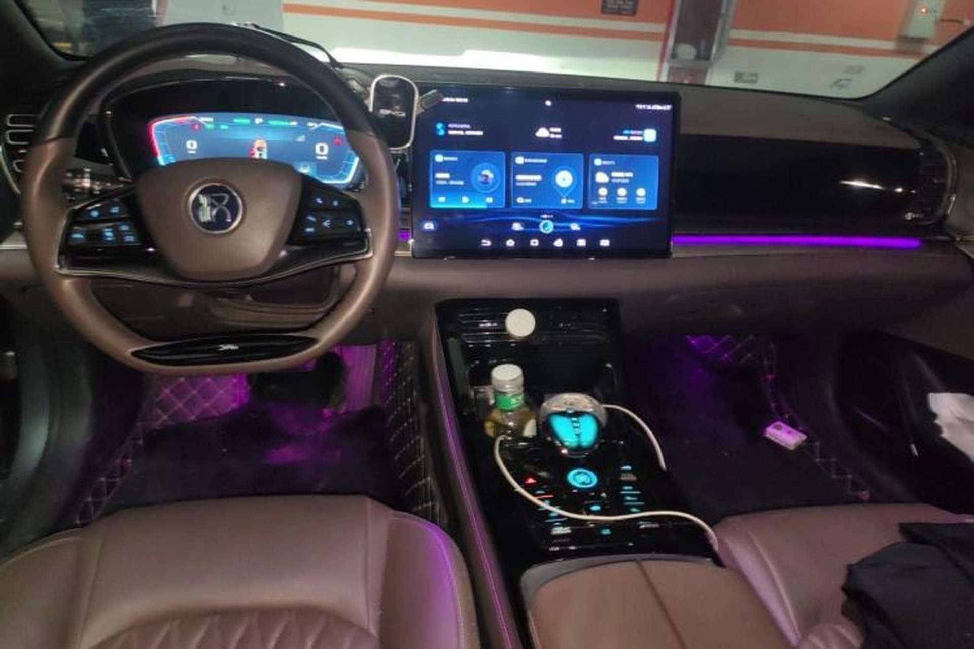 Used BYD Han 2023 EV Champion Edition 506KM Front-Wheel-Drive Premium Model Center Console