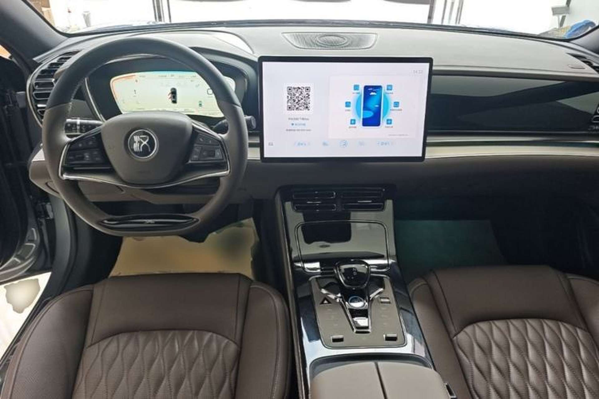 Used BYD Han 2023 EV Champion Edition 605KM Front-Drive Premium Model Center Console