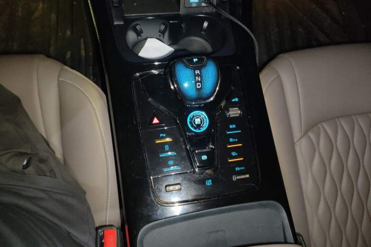 Used BYD Han 2023 DM-i Champion Edition 121KM Prestige Model Gear Lever