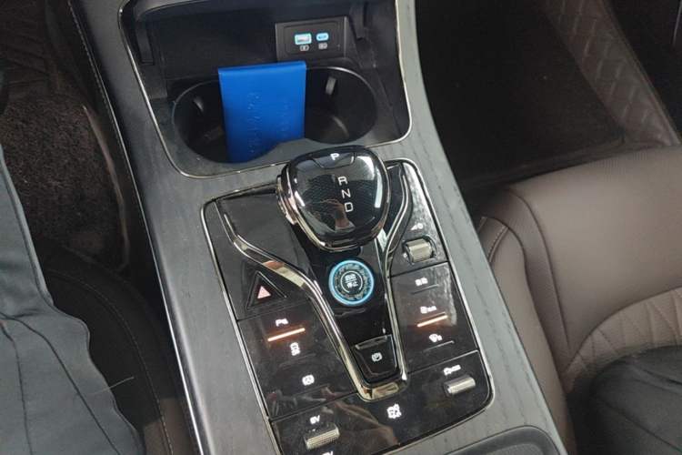 Used BYD Han 2023 DM-i Champion Edition 121KM Prestige Model Gear Lever