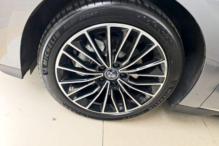 Used BYD Han 2023 EV Champion Edition 506KM Front-Wheel-Drive Premium Model Left Front Wheel Hub