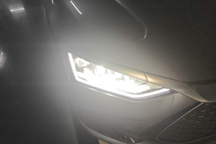 Used BYD Han 2023 DM-i Champion Edition 121KM Prestige Model Right Front Headlight