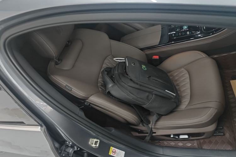 Used BYD Han 2023 DM-i Champion Edition 121KM Prestige Model Right Front Seat