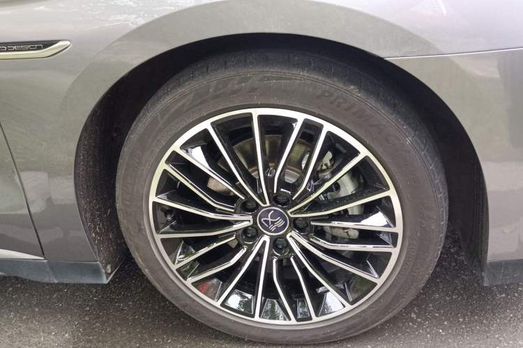 Used BYD Han 2023 DM-i Champion Edition 121KM Prestige Model Right Front Wheel Hub