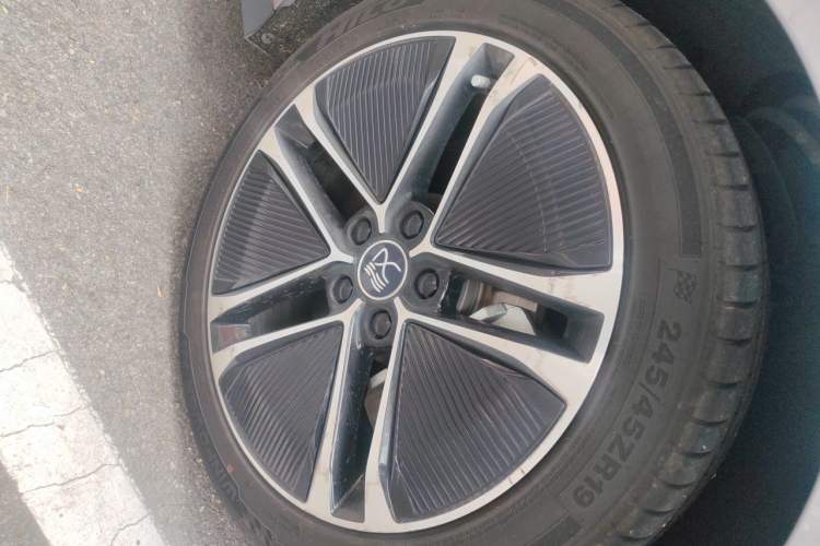 Used BYD Han 2023 EV Champion Edition 605KM Front-Drive Premium Model Right Front Wheel Hub