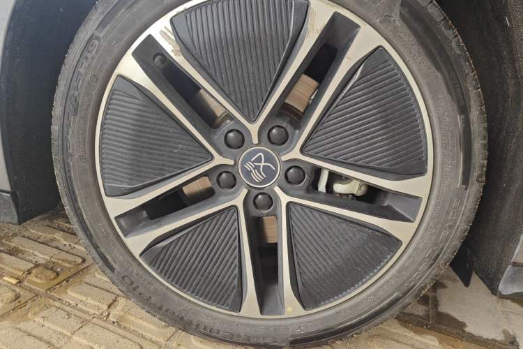 Used BYD Han 2023 EV Champion Edition 605KM Front-Drive Premium Model Right Front Wheel Hub