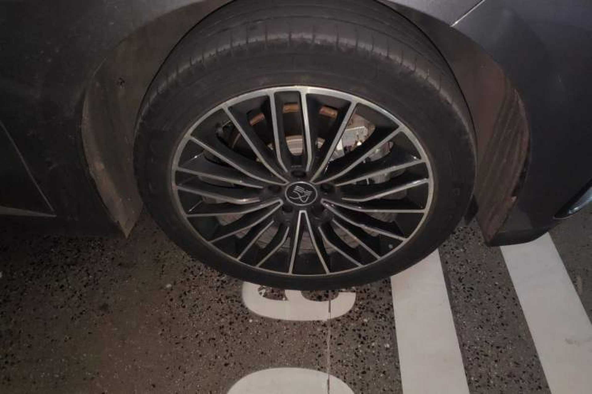 Used BYD Han 2023 EV Champion Edition 506KM Front-Wheel-Drive Premium Model Right Front Wheel Hub