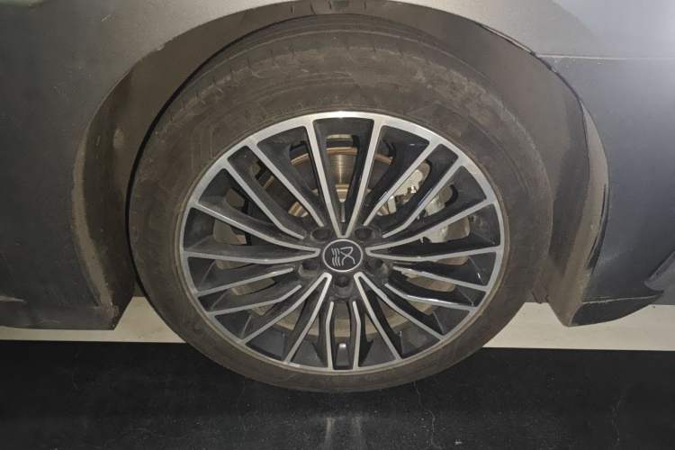 Used BYD Han 2023 DM-i Champion Edition 121KM Prestige Model Right Front Wheel Hub