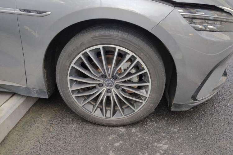 Used BYD Han 2023 EV Champion Edition 506KM Front-Wheel-Drive Premium Model Right Front Wheel Hub