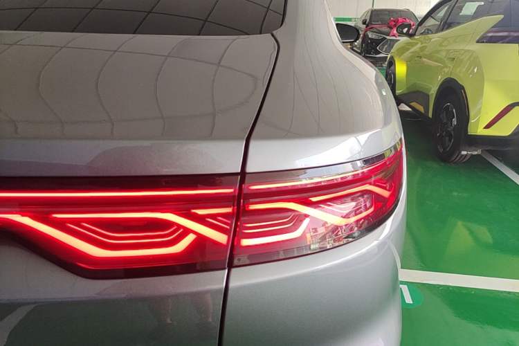 Used BYD Han 2023 EV Champion Edition 506KM Front-Wheel-Drive Premium Model Right Rear Taillight