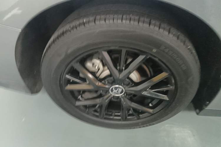 Used BYD Han 2023 DM-i Champion Edition 121KM Prestige Model Right Rear Wheel Hub