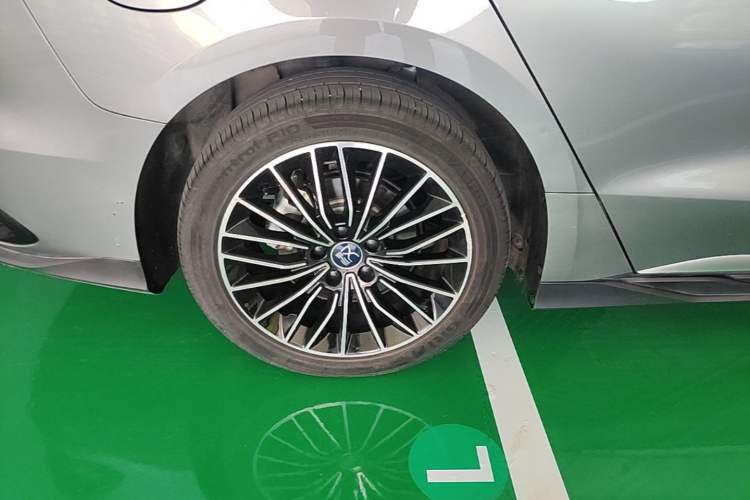 Used BYD Han 2023 EV Champion Edition 506KM Front-Wheel-Drive Premium Model Right Rear Wheel Hub