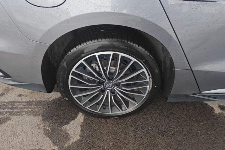 Used BYD Han 2023 DM-i Champion Edition 121KM Prestige Model Right Rear Wheel Hub
