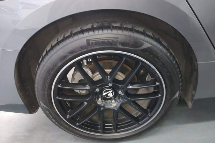 Used BYD Han 2023 DM-i Champion Edition 121KM Prestige Model Right Rear Wheel Hub