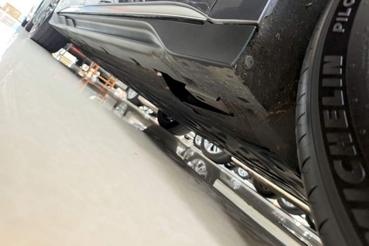 Used BYD Han 2023 EV Champion Edition 506KM Front-Wheel-Drive Premium Model Right Side Sill